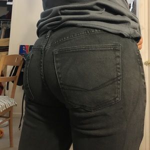 BULLHEAD DISTRESSED CROPPED JEANS